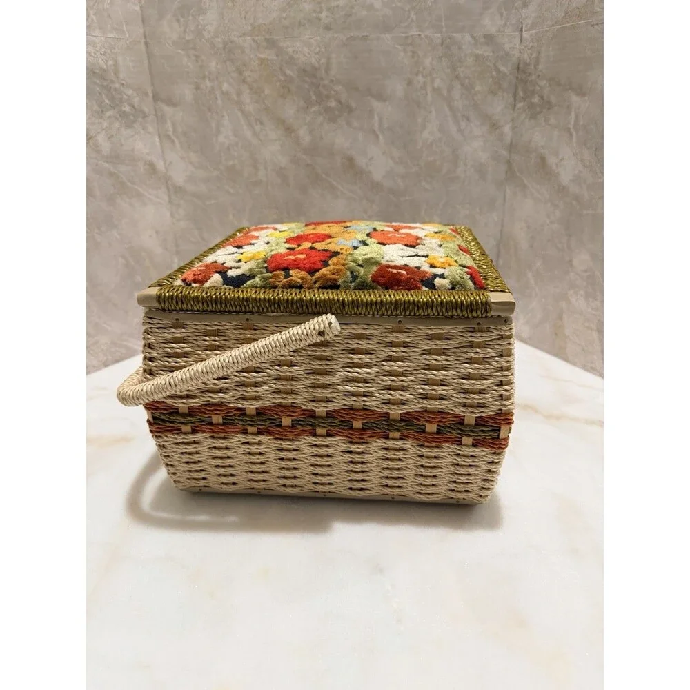 SINGER | Vintage Sewing Box • Super Unique design !